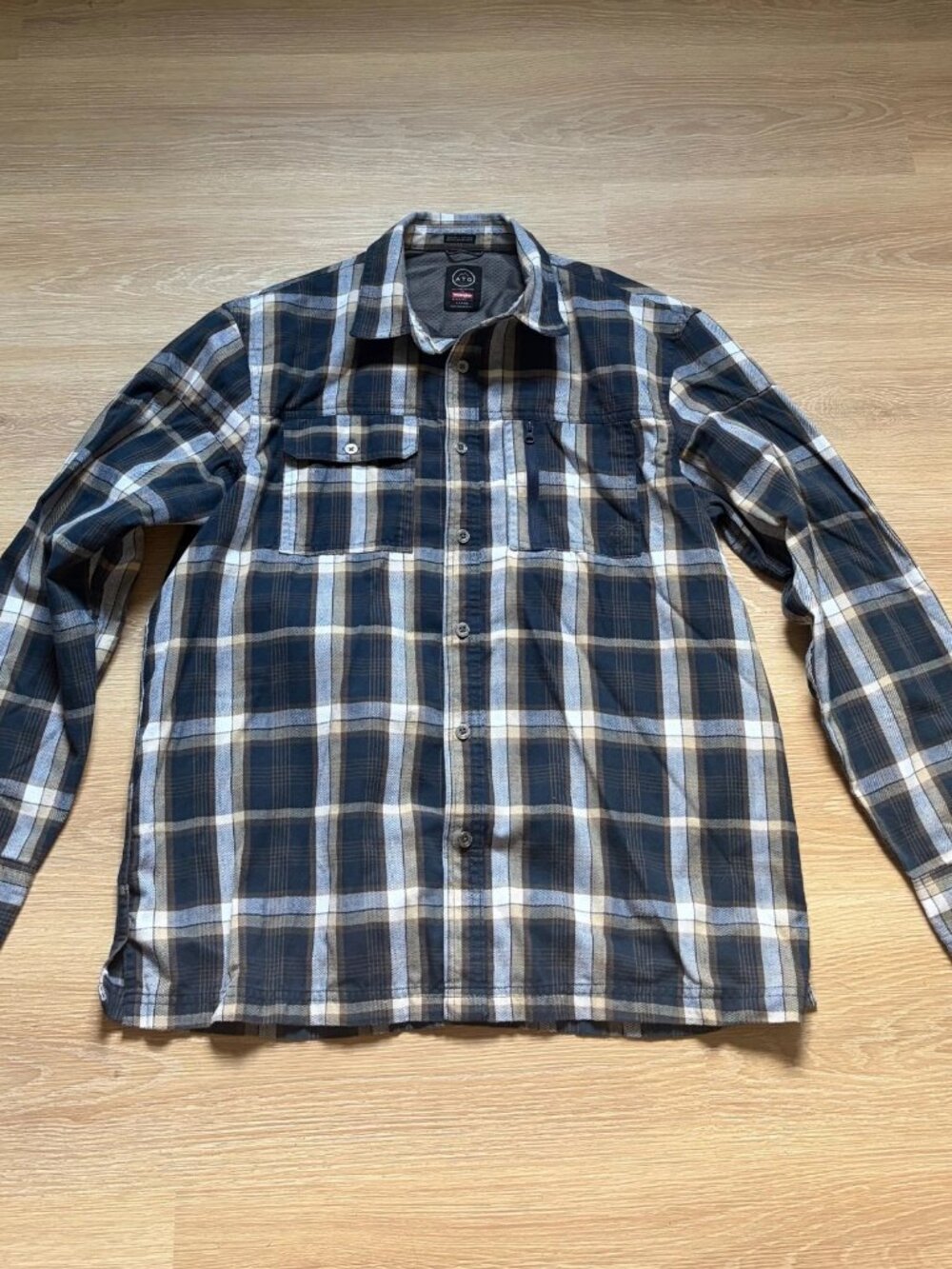 Men's Plaid Wrangler All Terrain Gear ATG Button Down Long Sleeve Shirt Size L